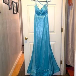 Prom dress never wore and hasn’t been altered